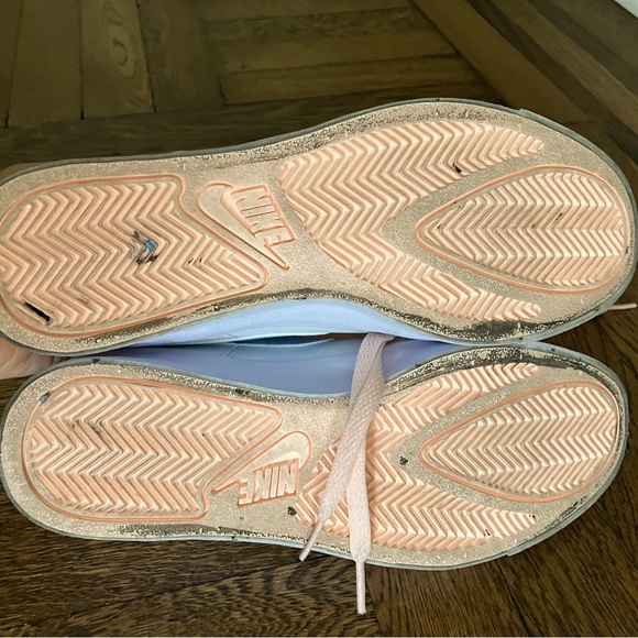 EUC Nike Leather Sneakers - Picture 4 of 9